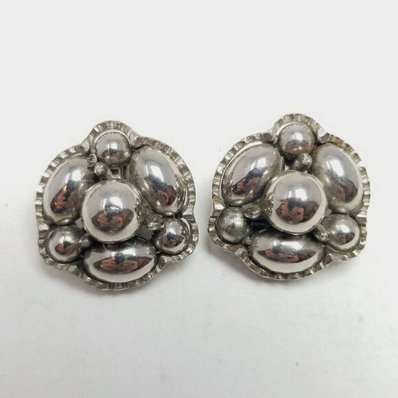 Vintage Silver Tone Beaded Cluster Clip On Earrings, Retro 70s Style, Estate - Picture 1 of 6